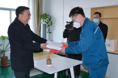 山东省潍坊市人大常委会副主任范福生莅临山东国邦药业指导慰问